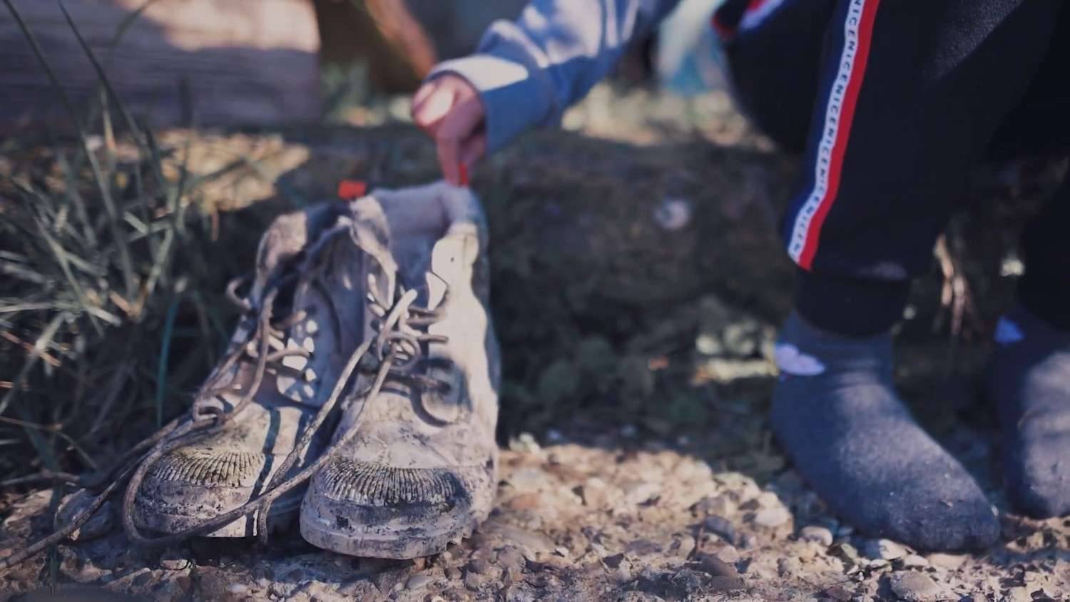 SONDAJ World Vision România în comunitățile vulnerabile: 21% dintre copiii vulnerabili lipsesc de la școală pentru că nu au haine groase, iar trei sferturi dintre familii amână cumpărarea hainelor și încălțămintei de iarnă din cauza scumpirilor